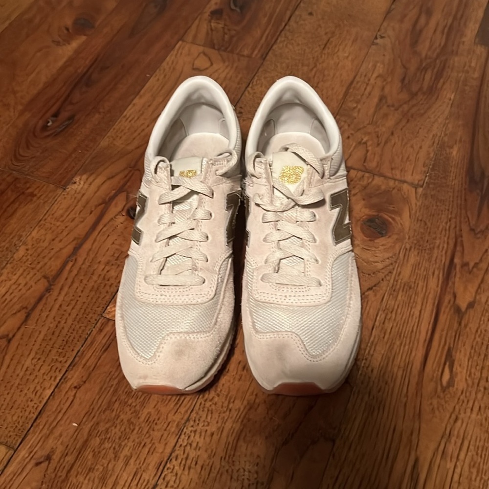 New Balance - Picture 2 of 4